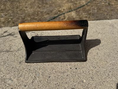 Vintage Cast Iron Bacon Press with Pig Design & Wooden Handle 7”.5 Width