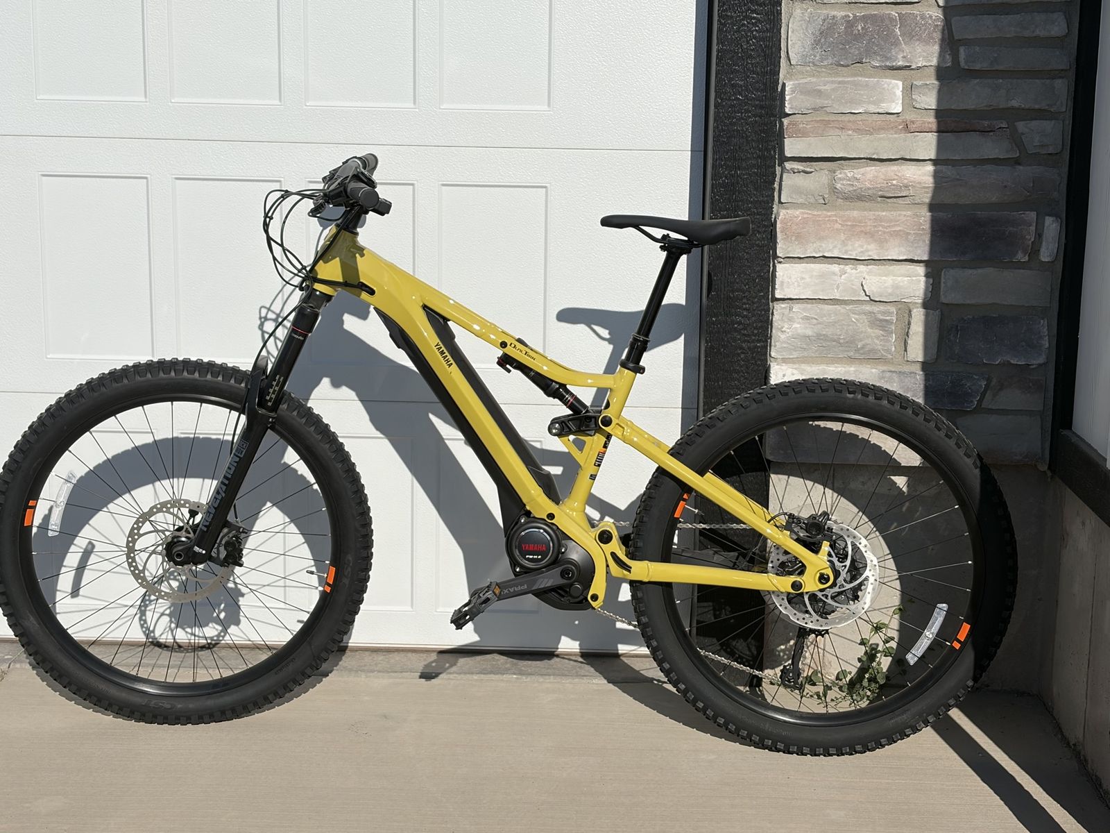Yamaha YDX Moro Electric Mountain Bike - Full Suspension, Yellow, Excellent Condition