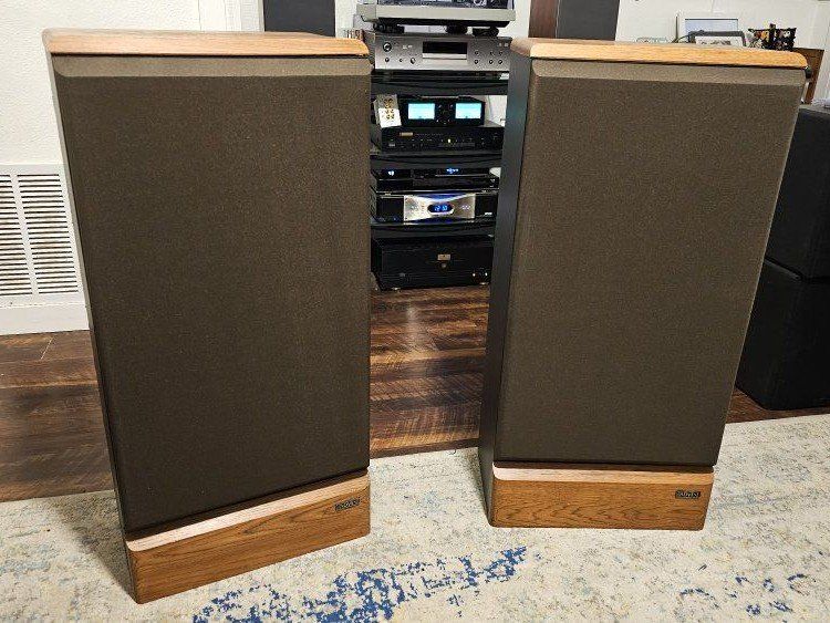 Advent Maestro 3-Way Floor Speakers – New Grille Cloth – Vintage HiFi