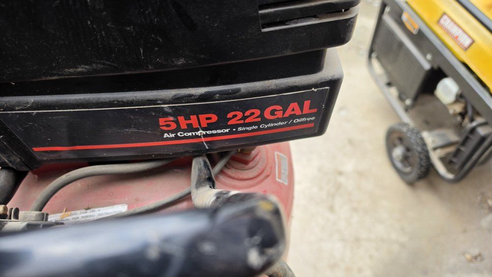 5HP 22 Gallon Single Cylinder Oil-Free Air Compressor with Hose and Gauges