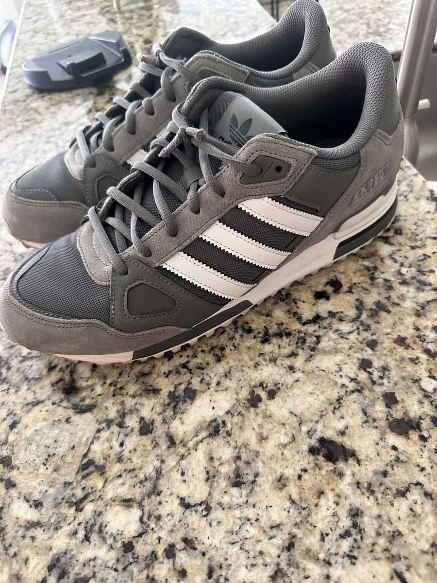Men’s Size 10 1/2 Adidas Zx-750. NEVER WORN