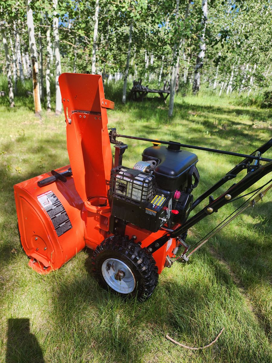 LIKE NEW Ariens 7524 snowblower