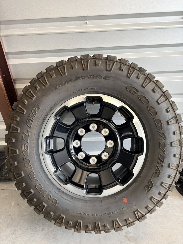 2026 Ford Tremor F350 Tires & Wheels & Suspension