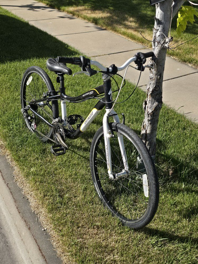 Specialized Hotrock Street 24" wheeled Kids  Bike - Black/White, Aluminum Frame, Good Condition just tuned up