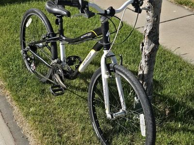 Specialized Hotrock Street 24" wheeled Kids Bike - Black/White, Aluminum Frame, Good Condition just tuned up