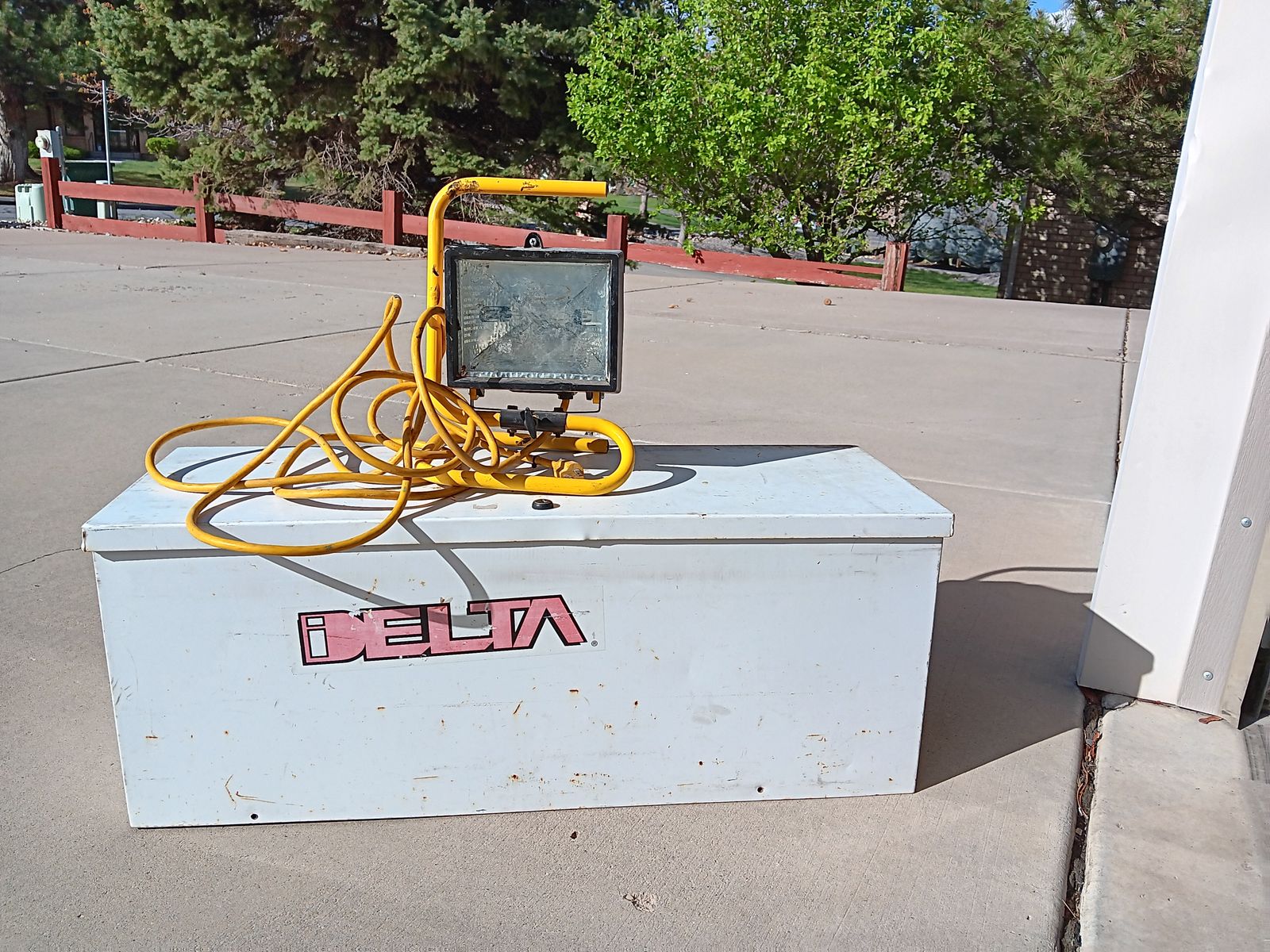 Lockable metal tool box