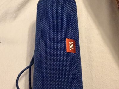 JBL Flip 4 Portable Bluetooth Speaker Blue Used