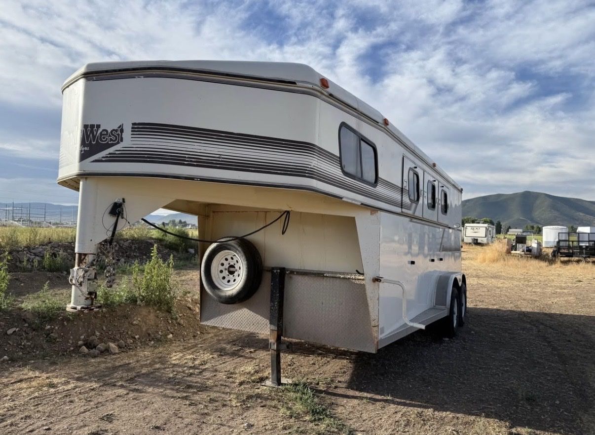 1994 Trails West Gooseneck Horse Trailer
