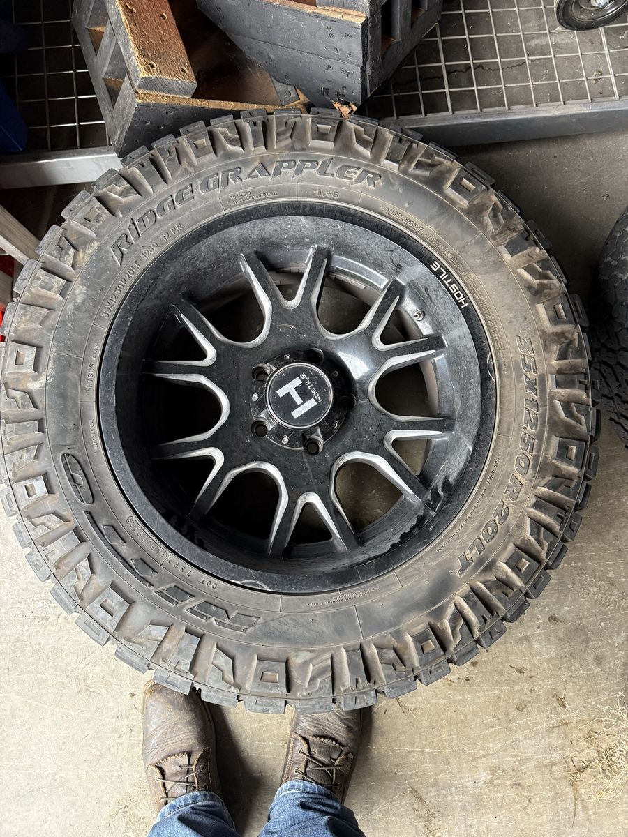 Toyota tundra tires and wheels 35x12.5R20