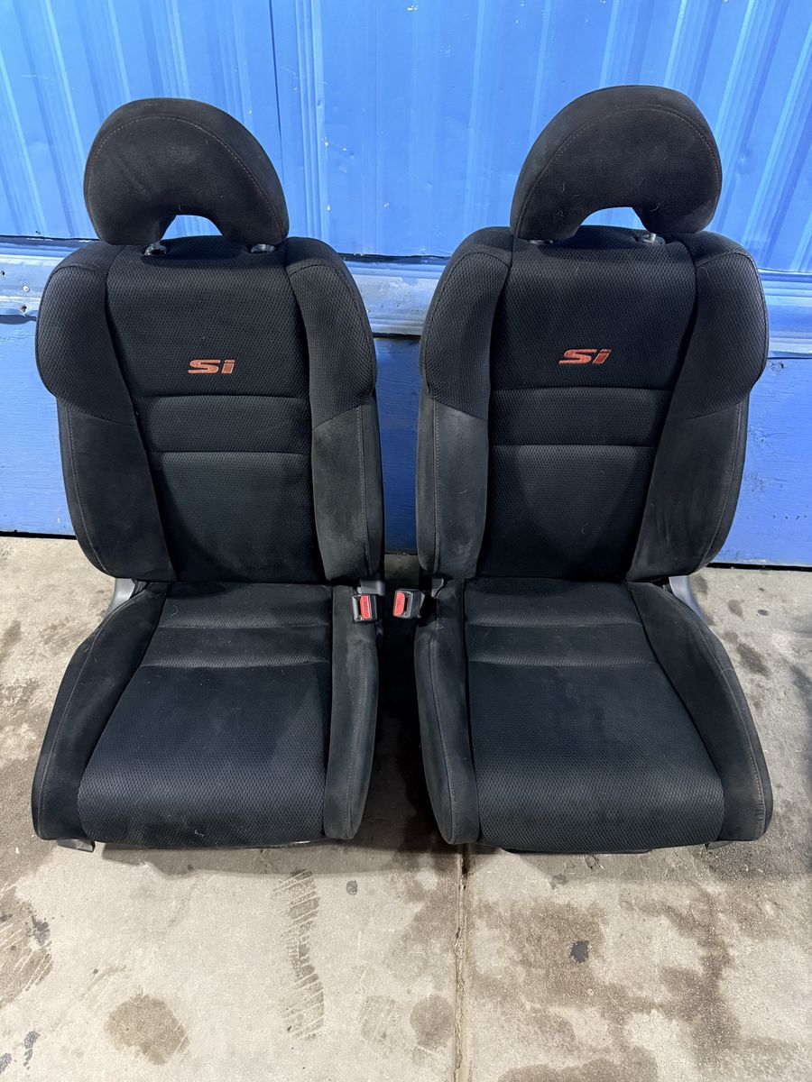Pair of Honda Civic Si Front Seats - Black Cloth, OEM