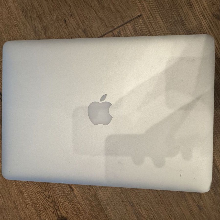 Apple MacBook Air 13” (2015)- 256GB, i5, & Charger Included