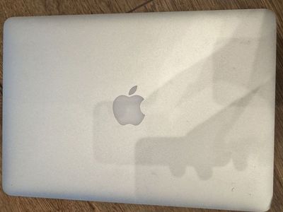Apple MacBook Air 13” (2015)- 256GB, i5, & Charger Included