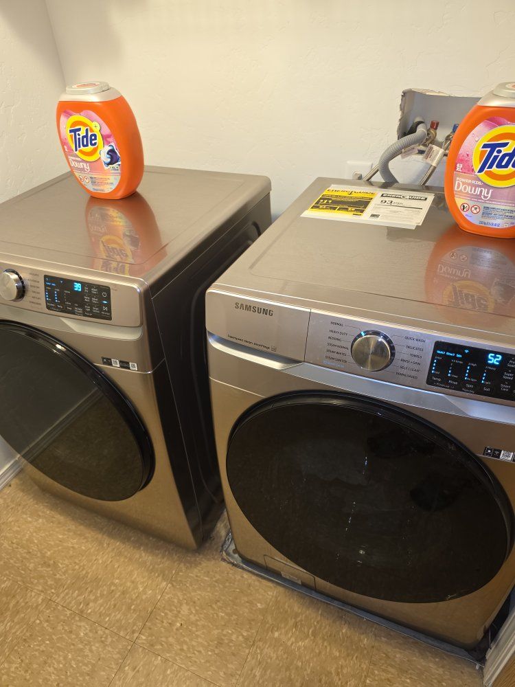 Samsung 4.5 cu ft Front Load Washer - Champagne,
Samsung 7.5 cu ft Electric Drver - Champagne