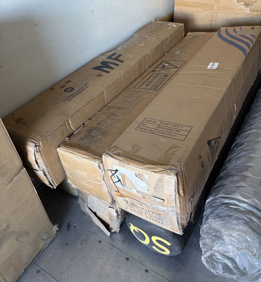 New in box Queen size 12” hybrid mattress-medium