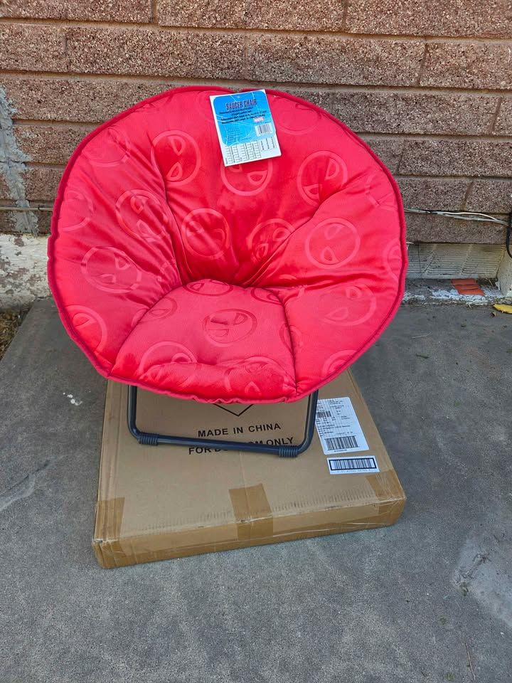 Marvel Spiderman 23 Kids' License Embossed Saucer Chair