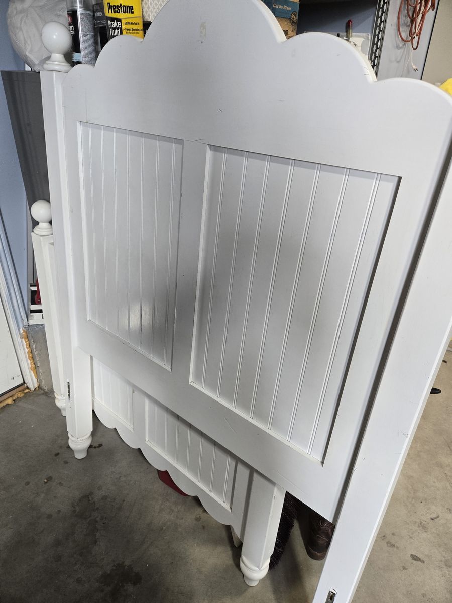 Stylish Twin Bed! Good Condition, Great Price!