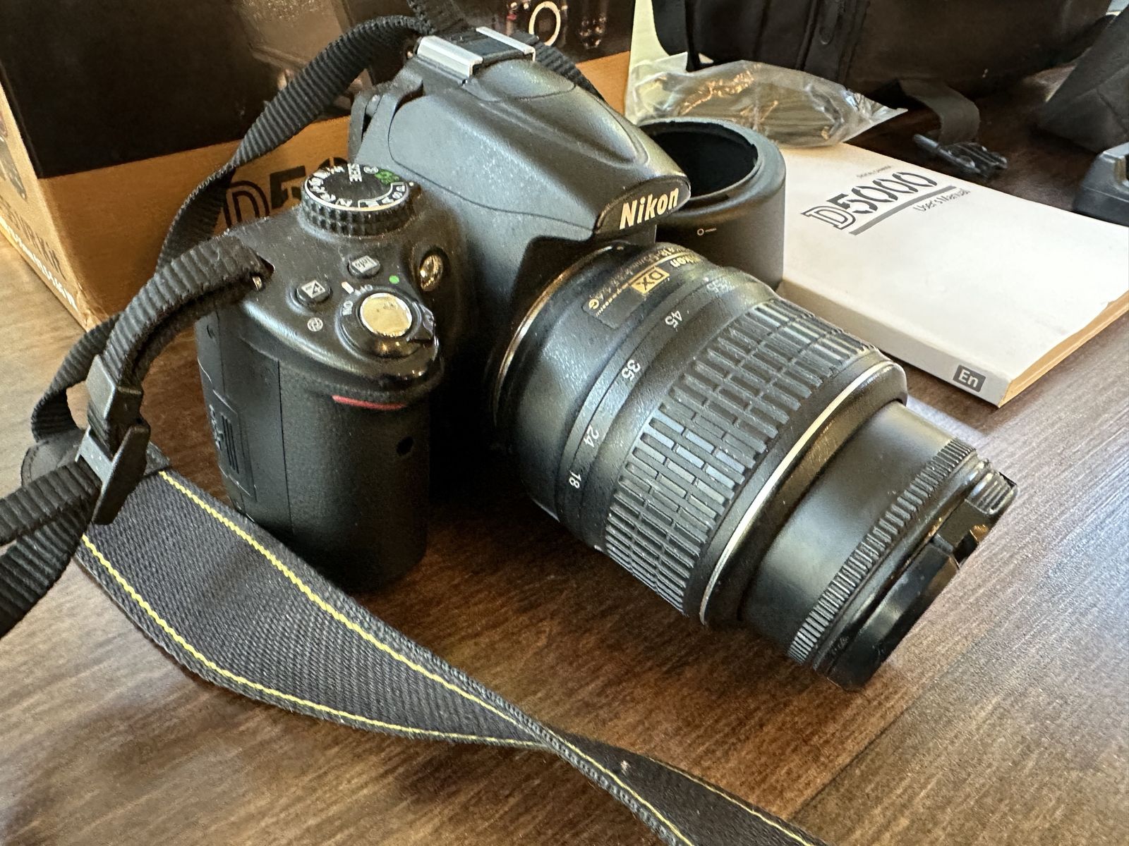 Nikon D5000 DSLR Camera PACKAGE with 18-55mm VR Lens Kit + Camera Bag