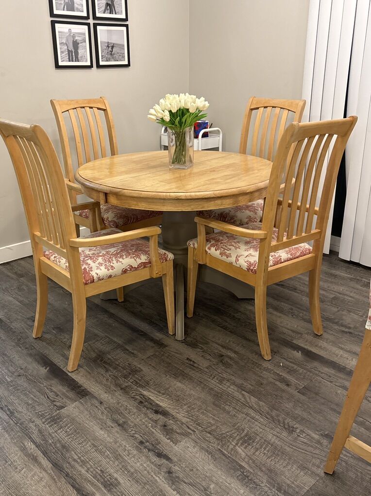Round Table With 4 Chairs