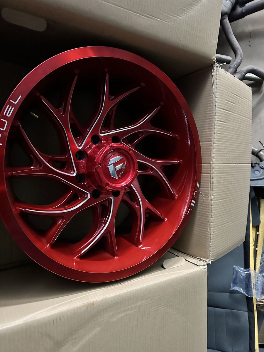 Fuel Off-Road Runner 22x10 Ford F250, F350