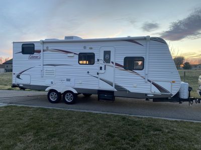 Dutchmen Coleman 26' Camp Trailer