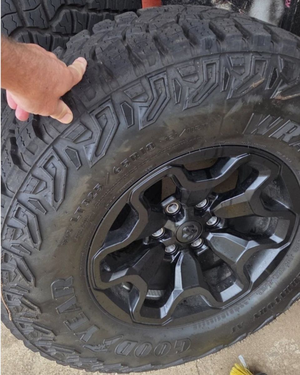 New Black Rims off Ram RHO