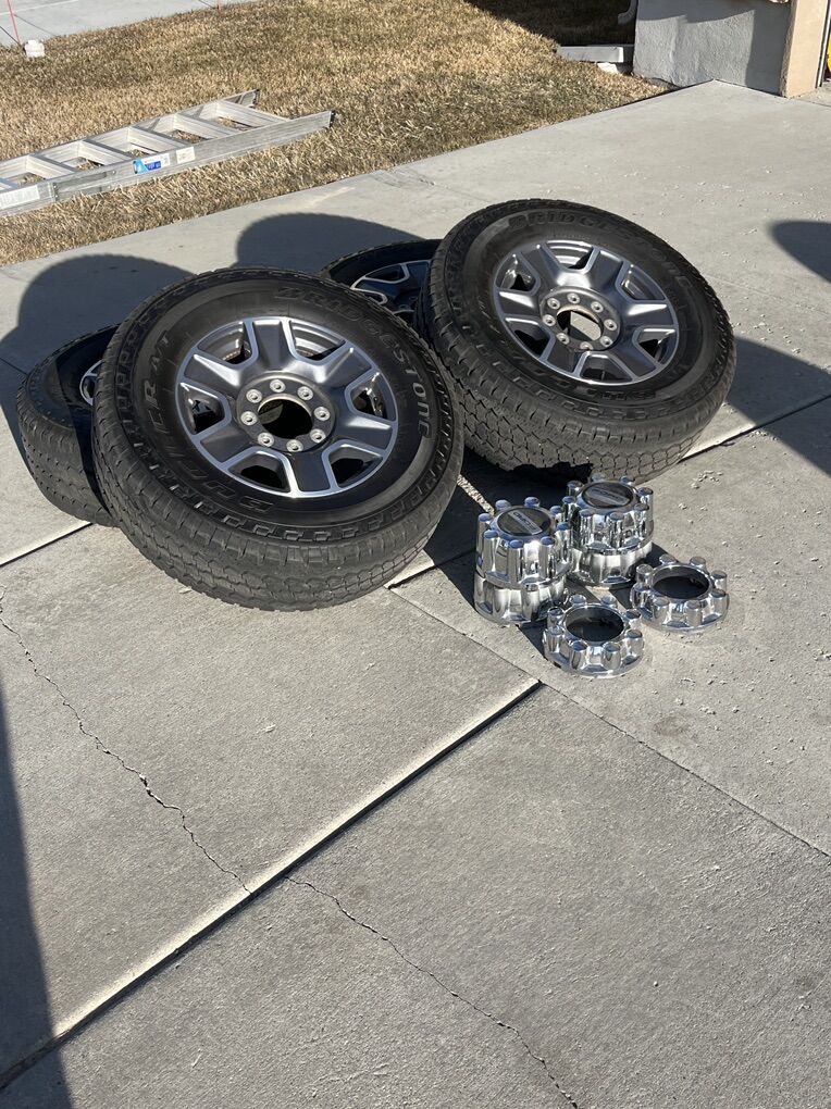 LT 275/70 R18 Load Range E/ Take Offs Of F350 Lari