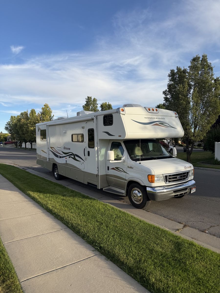 Winnebago Outlook 31c class C motorhome