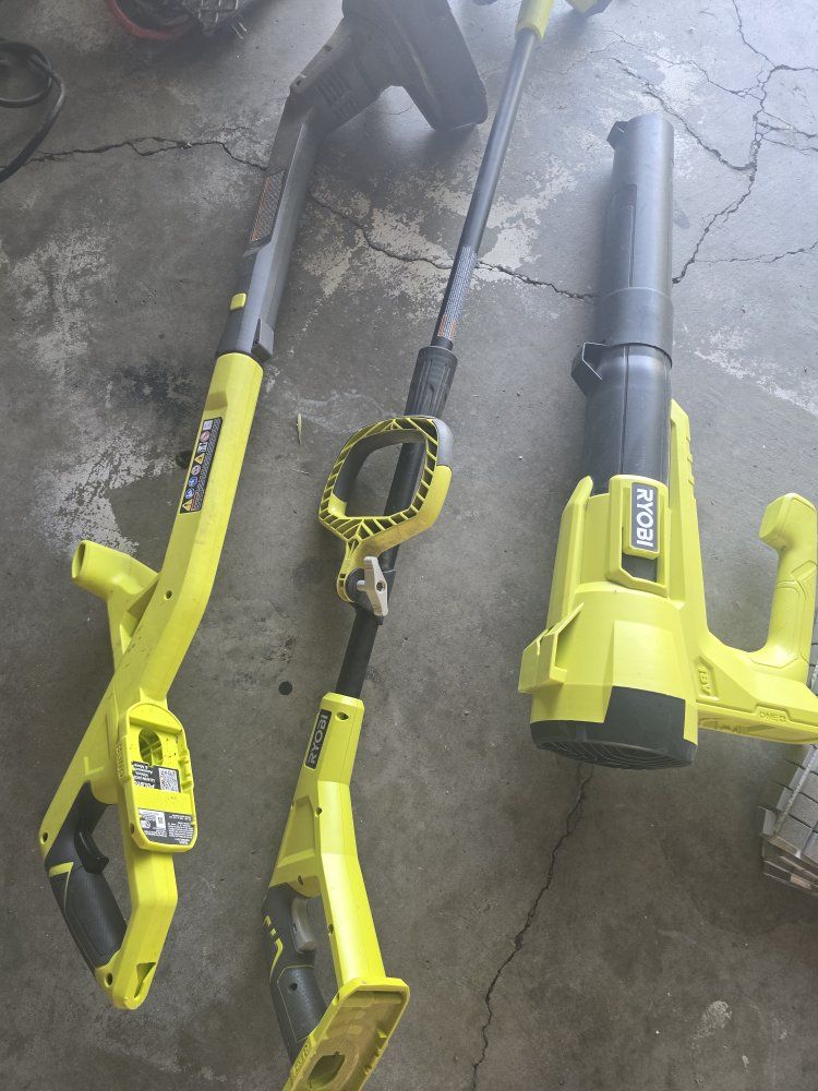 Ryobi 18V ONE+ Cordless Blower, String Trimmer & Edger Kit