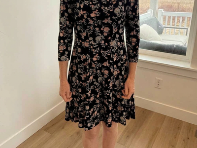 Title: Flattering Karen Kane A-Line Floral Dress – Size Small