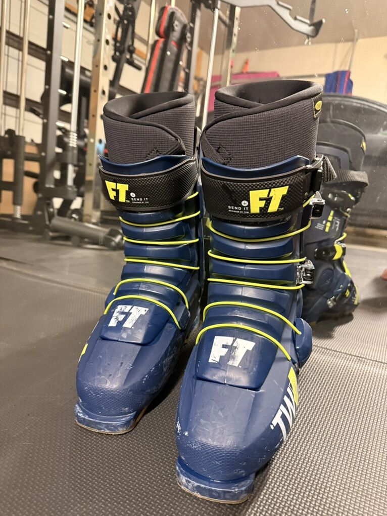 Full Tilt Tom Wallisch Pro Ski Boots- Size 27.5