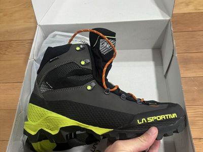 La Sportiva Aequilibrium LT GTX Mountaineering Boots Carbon/Lime Size 44