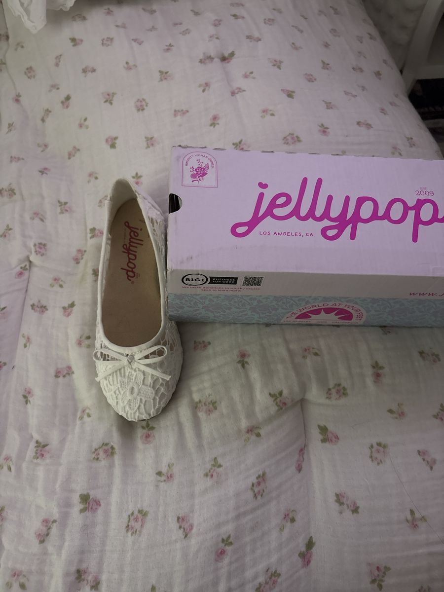 Jellypop White Floral Lace Ballet Flats Size 6.5M Bow Accent with Box