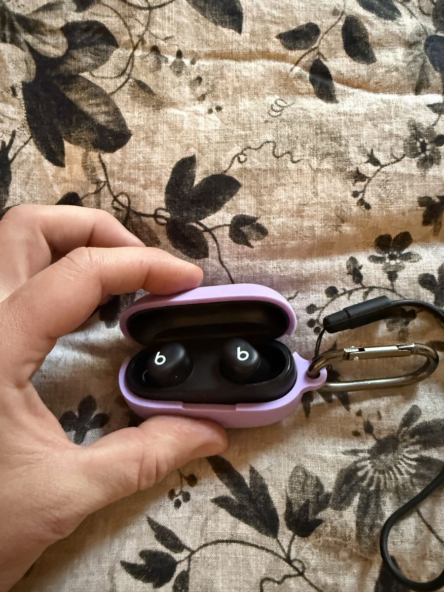Beats Solo air pods