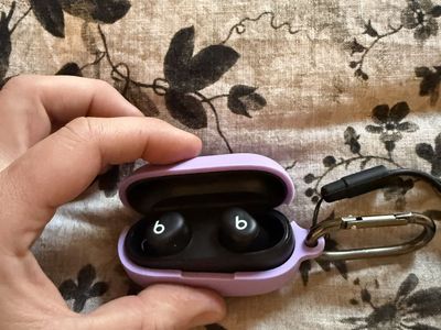 Beats Solo air pods