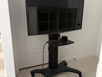 50” Toshiba Smart TV on Rolling Cart Stand