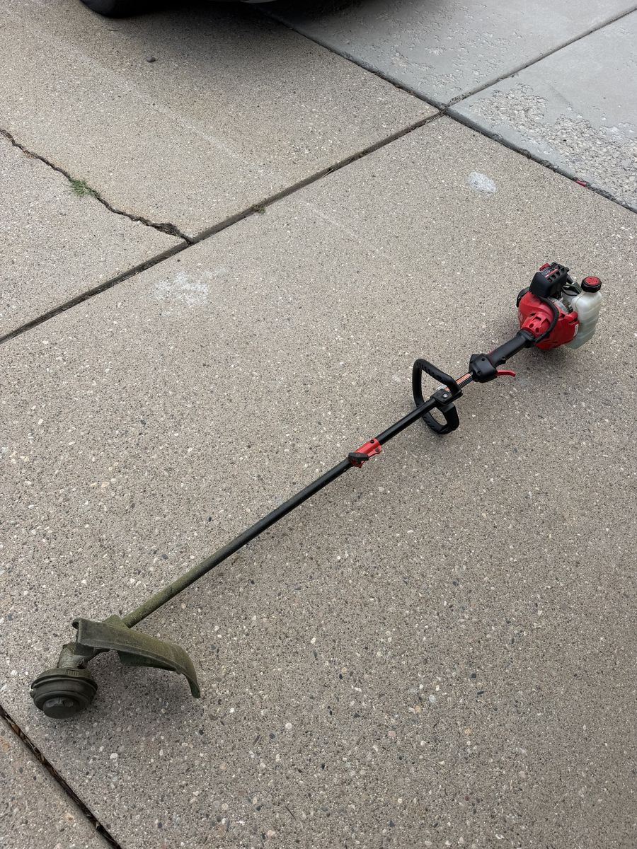 Craftsman 27cc 2-Cycle Gas String Trimmer / Weedwacker