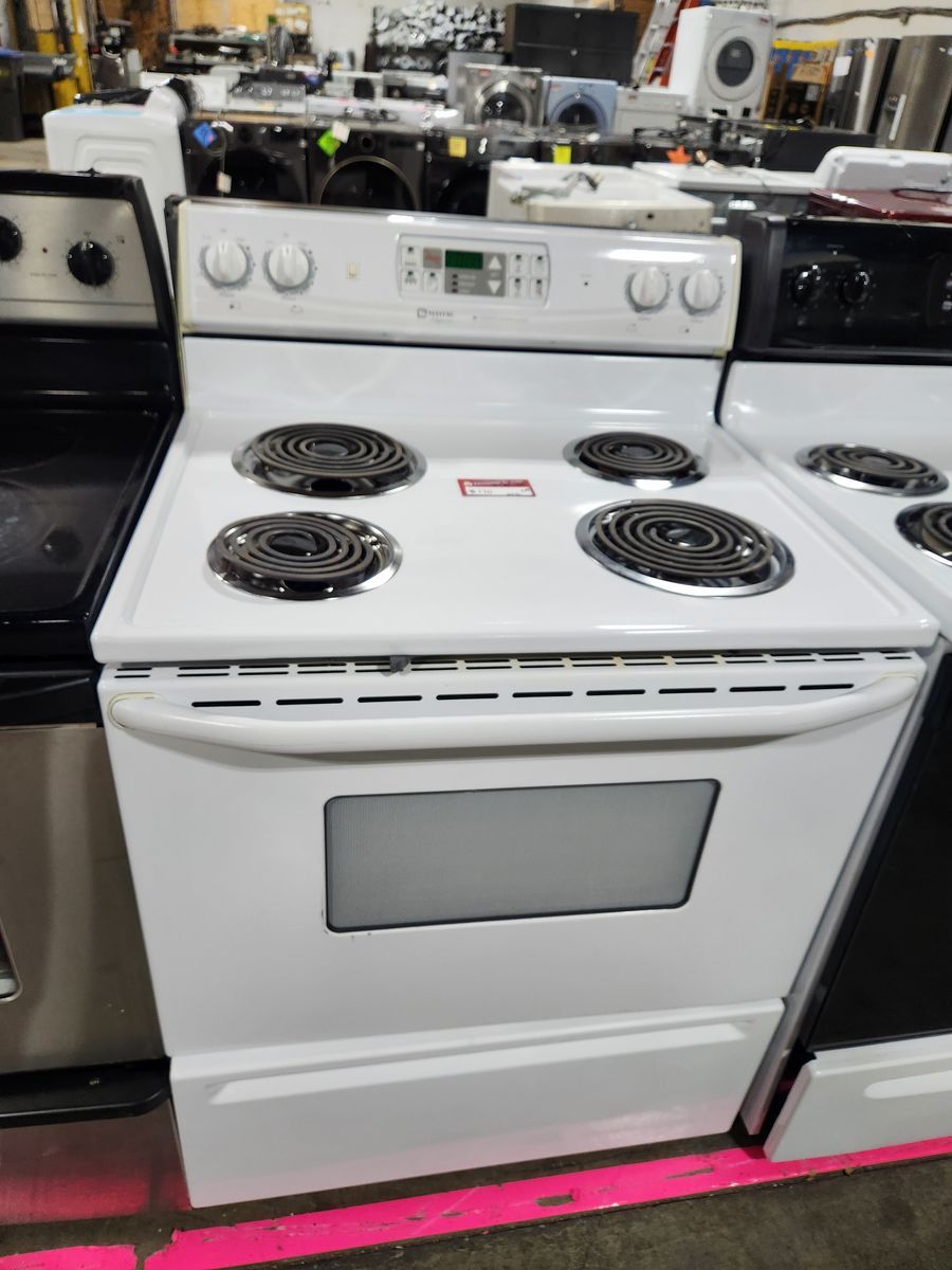 NICE MAYTAG WHITE COIL TOP RANGE! WITH A FULL WARRANTY