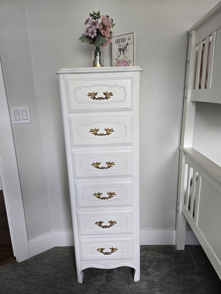 Dressers, Nightstand, Bedding, Lamps and Flowers