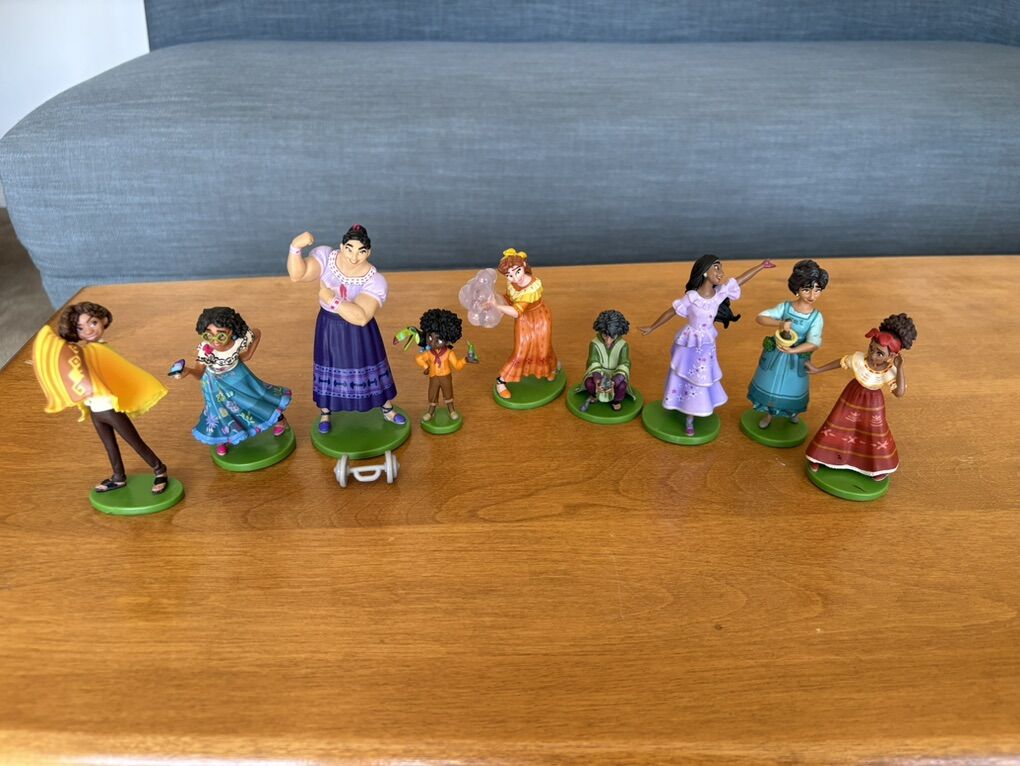 9 Disney Coco Figures