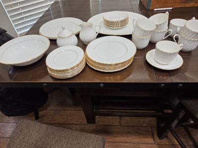 Towle Fine Bone China Cascade Gold Dinnerware Set - Service for 8, Made in India Not a complete set