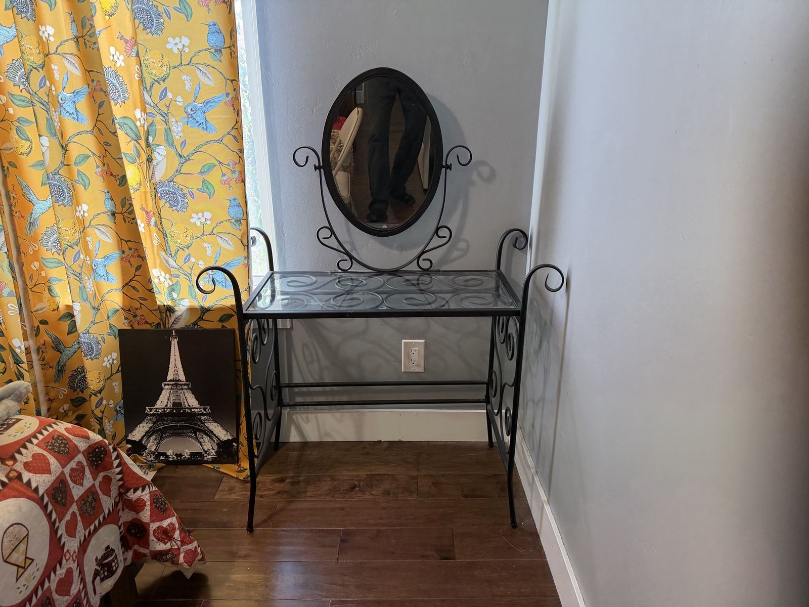 Wrought Iron Vanity Table with Swivel Mirror – $15