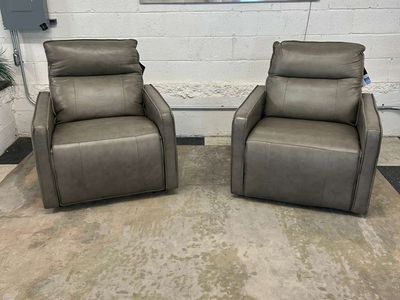 LIKE NEW!! COSTCO HENREDON KEIRA LEATHER ZERO GRAVITY RECLINER!!