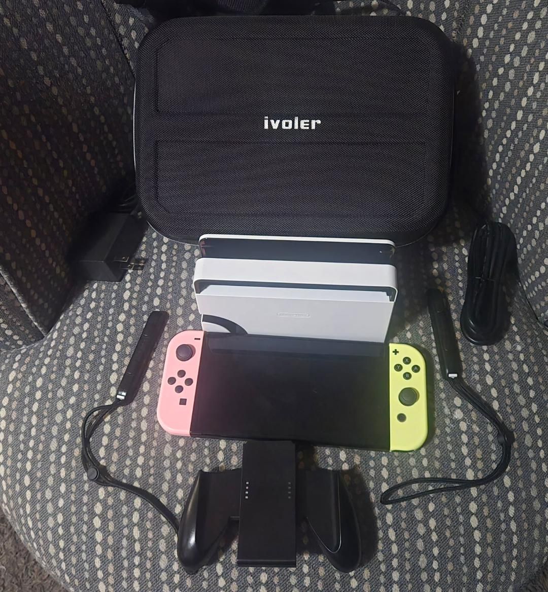 Nintendo Switch Oled with Tv Dock & Travel case! trades considered~