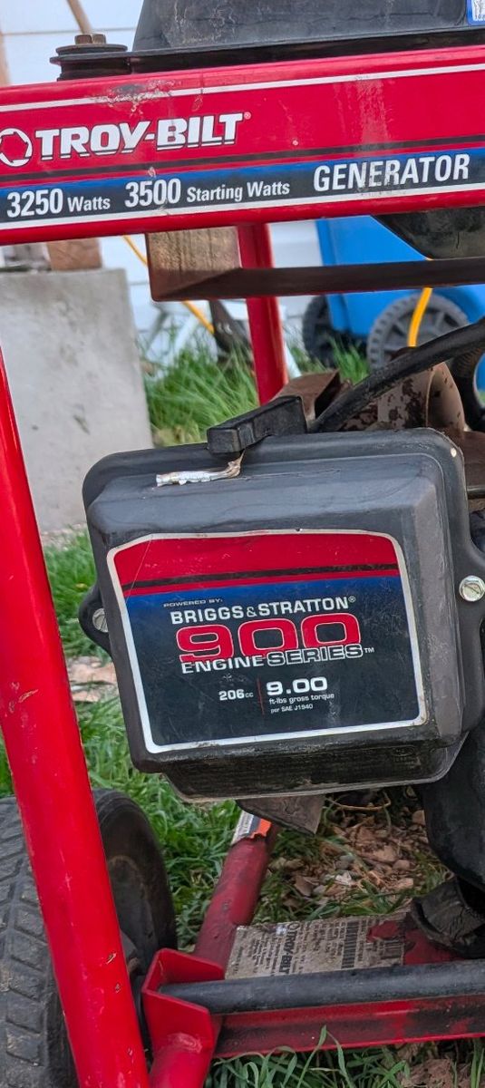 Troy-Bilt 3250/3500 Watt Portable Generator with Briggs & Stratton 900 Series Engine