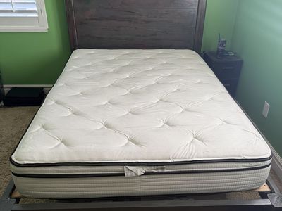 Full Size Bed w/Mattress