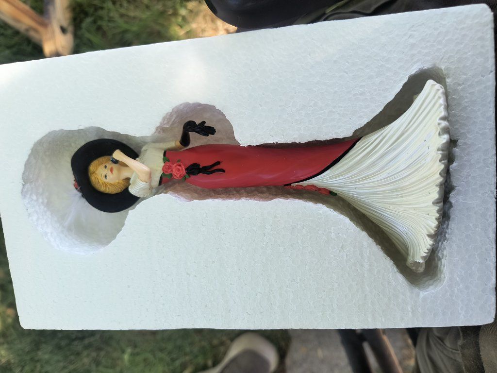 The Hamilton Collection Elegance of Coca-Cola Figurine "Refreshing as a Coca-Cola in the Summer Breeze"