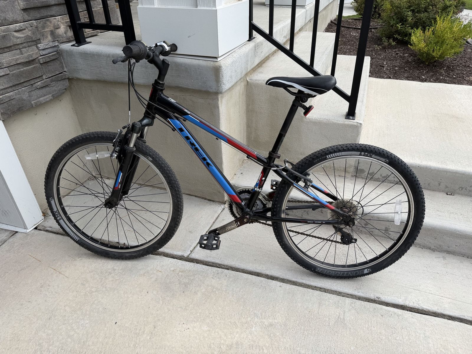 Trek MT220 clean