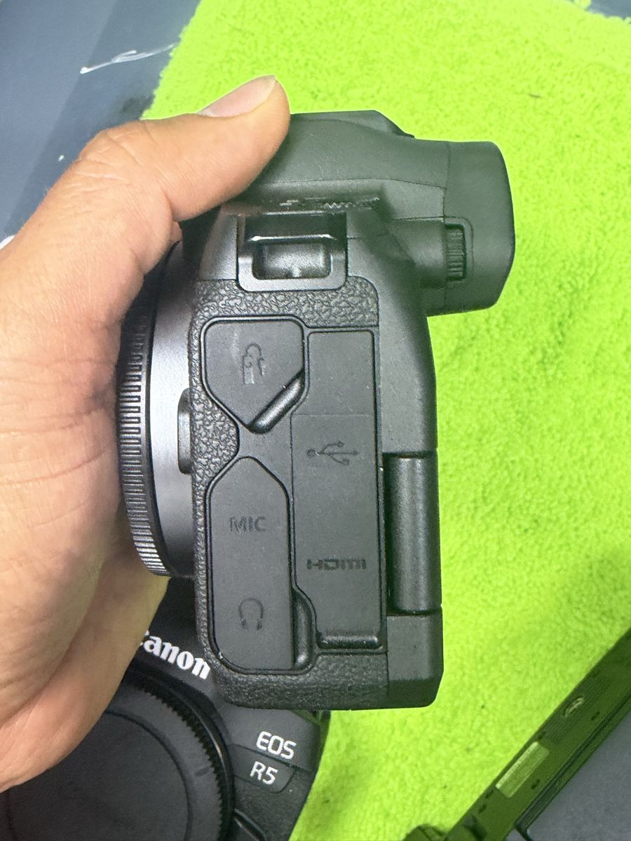 R like new (body only)