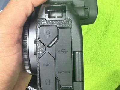 R like new (body only)