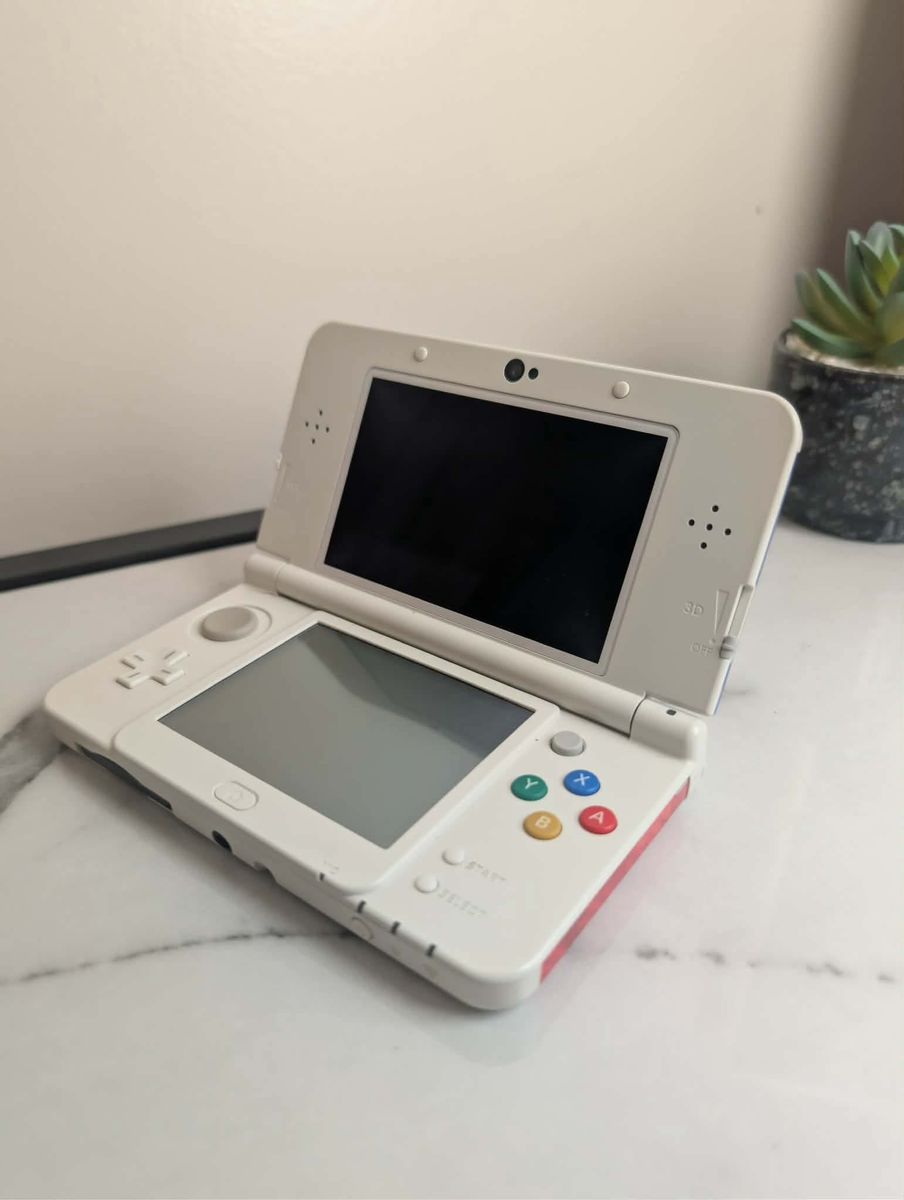 Nintendo New 3DS - Super Mario Land Edition